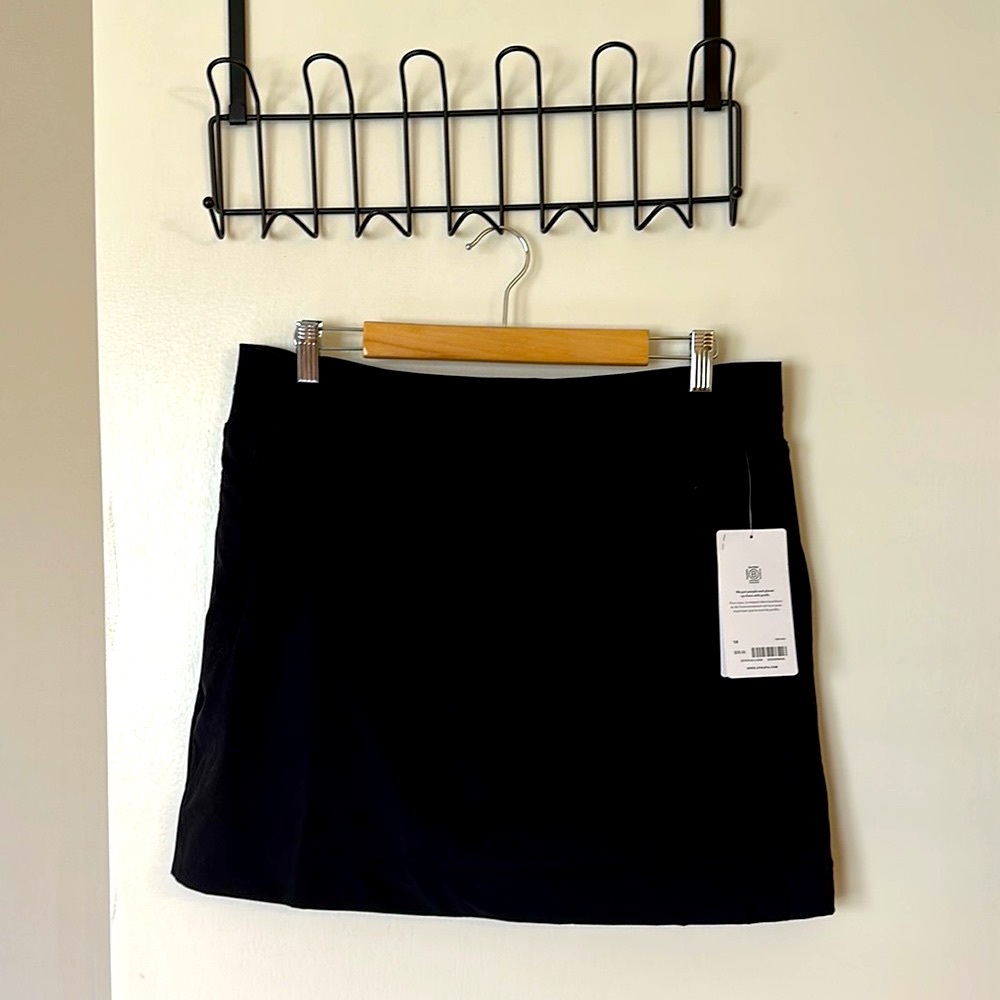 New with tags! Comfortable black Athleta Brooklyn Skort. Side zipper pockets!